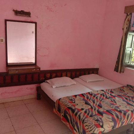 Hotel Yogi Lodge Khadzsuráhó Kültér fotó