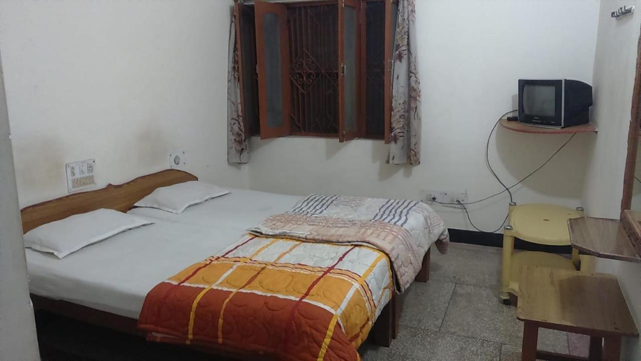 Hotel Yogi Lodge Khadzsuráhó Kültér fotó