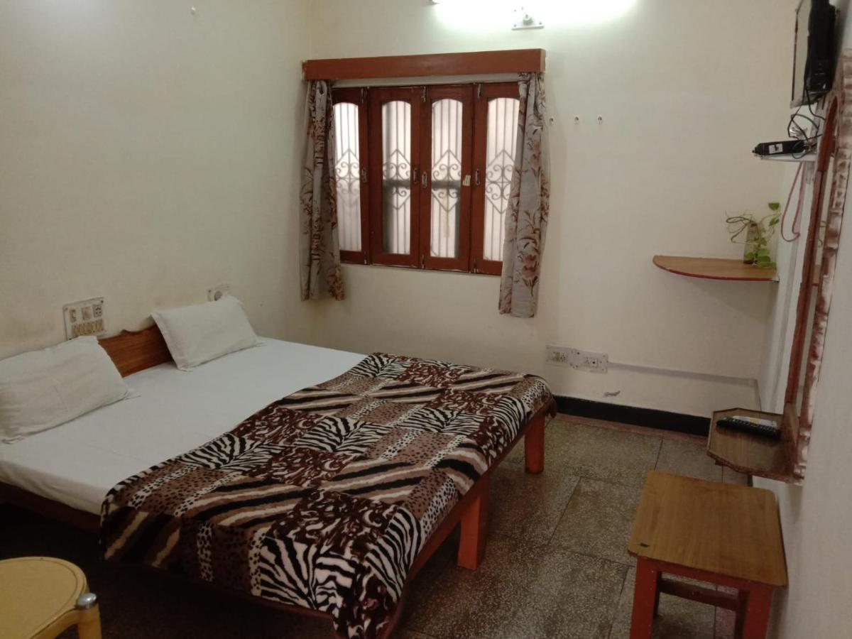 Hotel Yogi Lodge Khadzsuráhó Kültér fotó