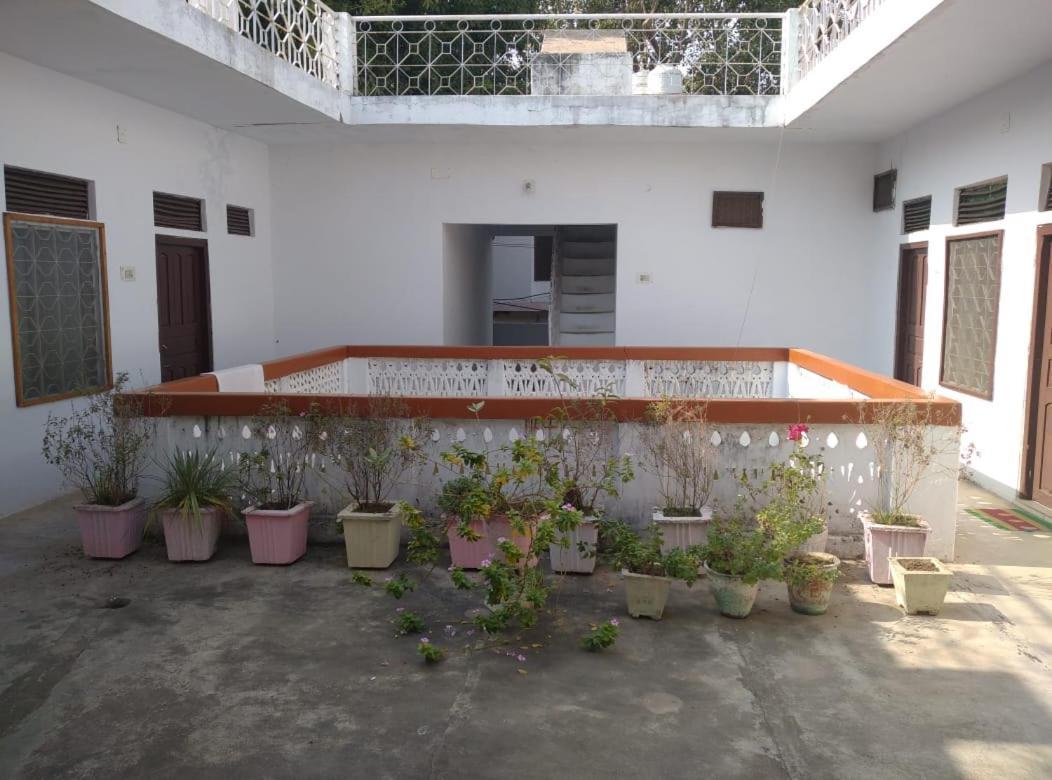 Hotel Yogi Lodge Khadzsuráhó Kültér fotó