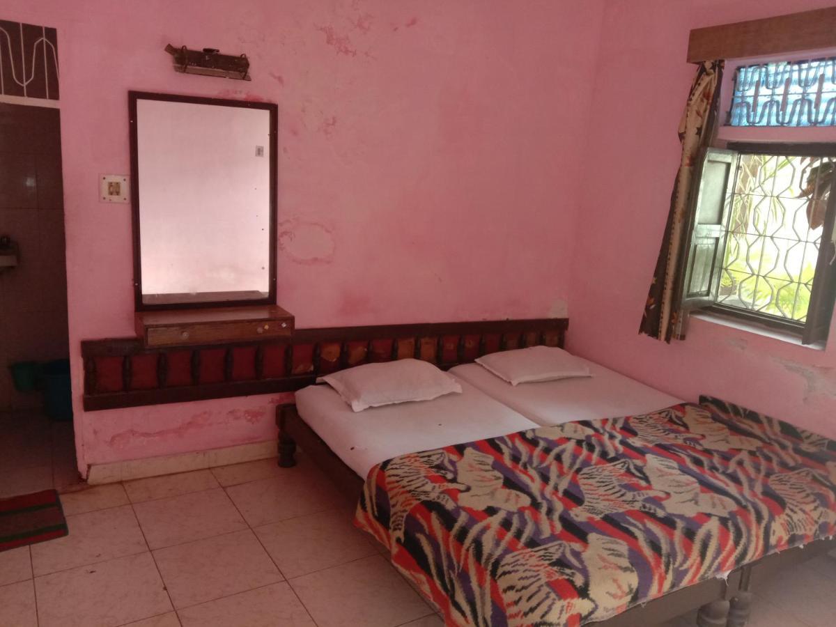 Hotel Yogi Lodge Khadzsuráhó Kültér fotó