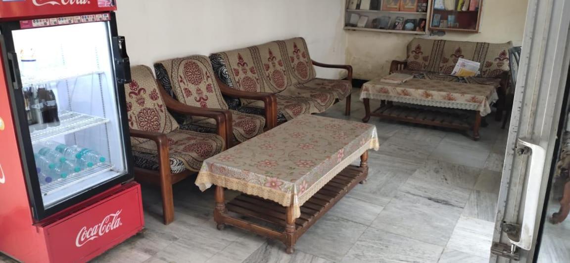 Hotel Yogi Lodge Khadzsuráhó Kültér fotó