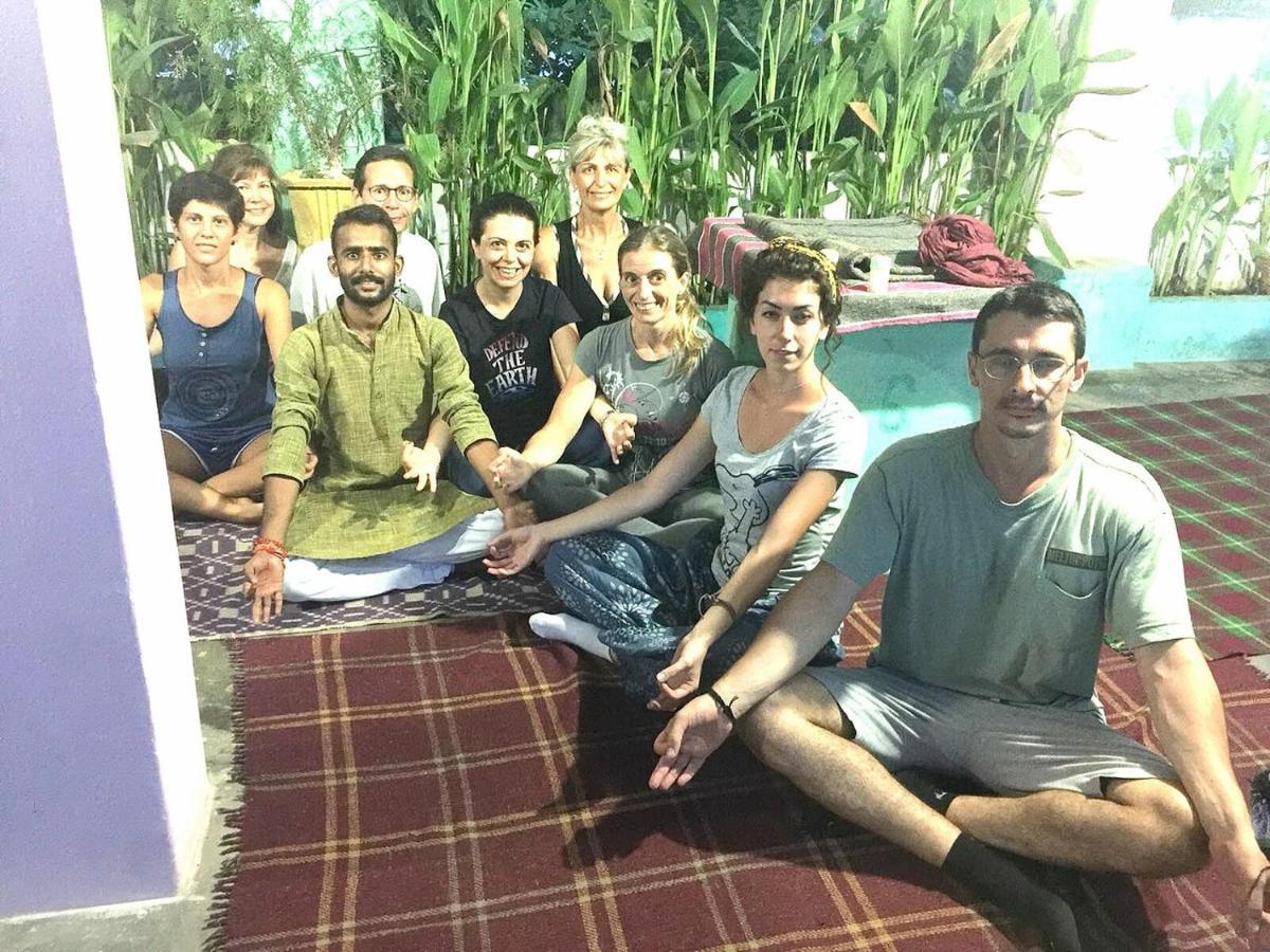 Hotel Yogi Lodge Khadzsuráhó Kültér fotó