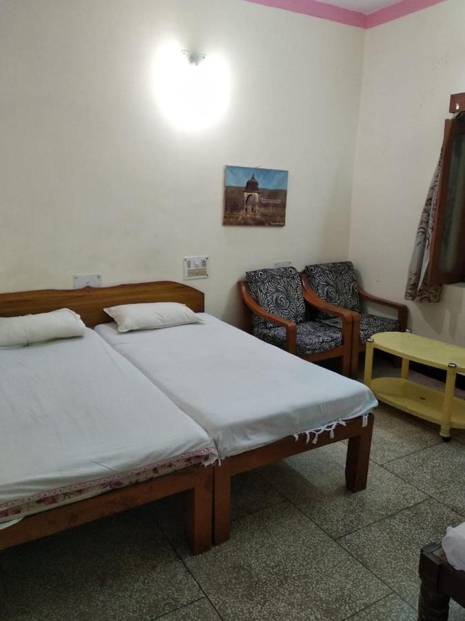 Hotel Yogi Lodge Khadzsuráhó Kültér fotó